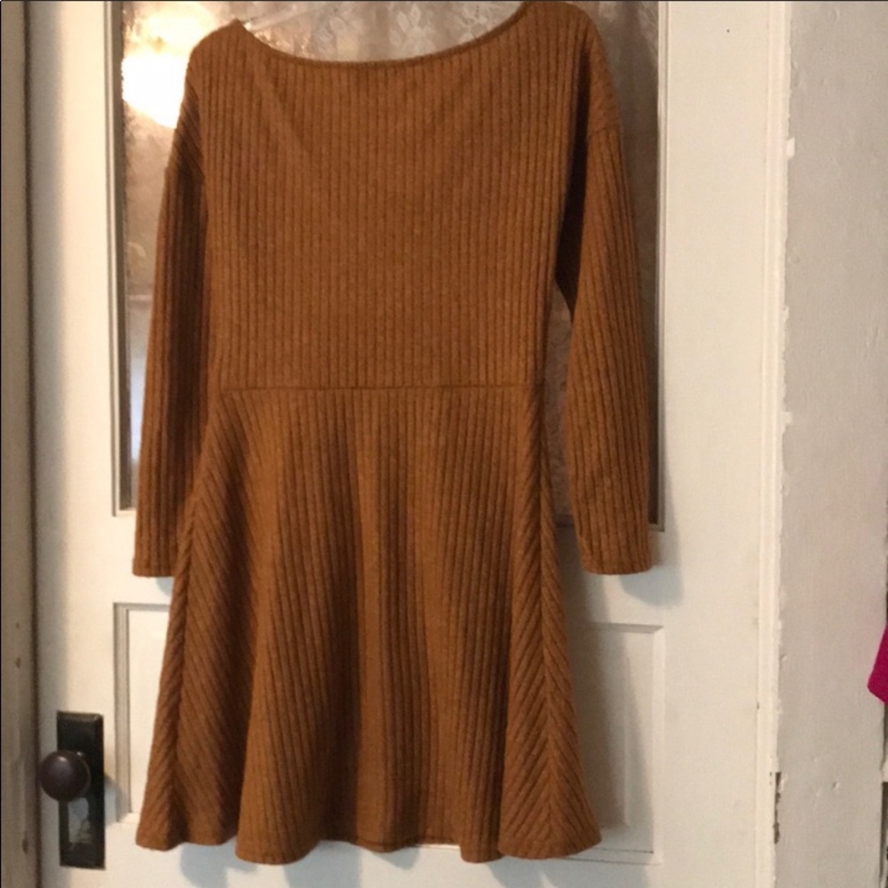 Dress - Picture 2 of 3